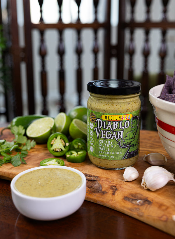 Diablo Vegan Medium plant-based cilantro sauce styled with fresh lime and cilantro